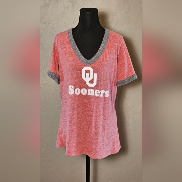 [5th & Ocean] SEC OU Sooners Women's Short Sleeve V-Neck Tee《XL》 - Picture 3 of 16